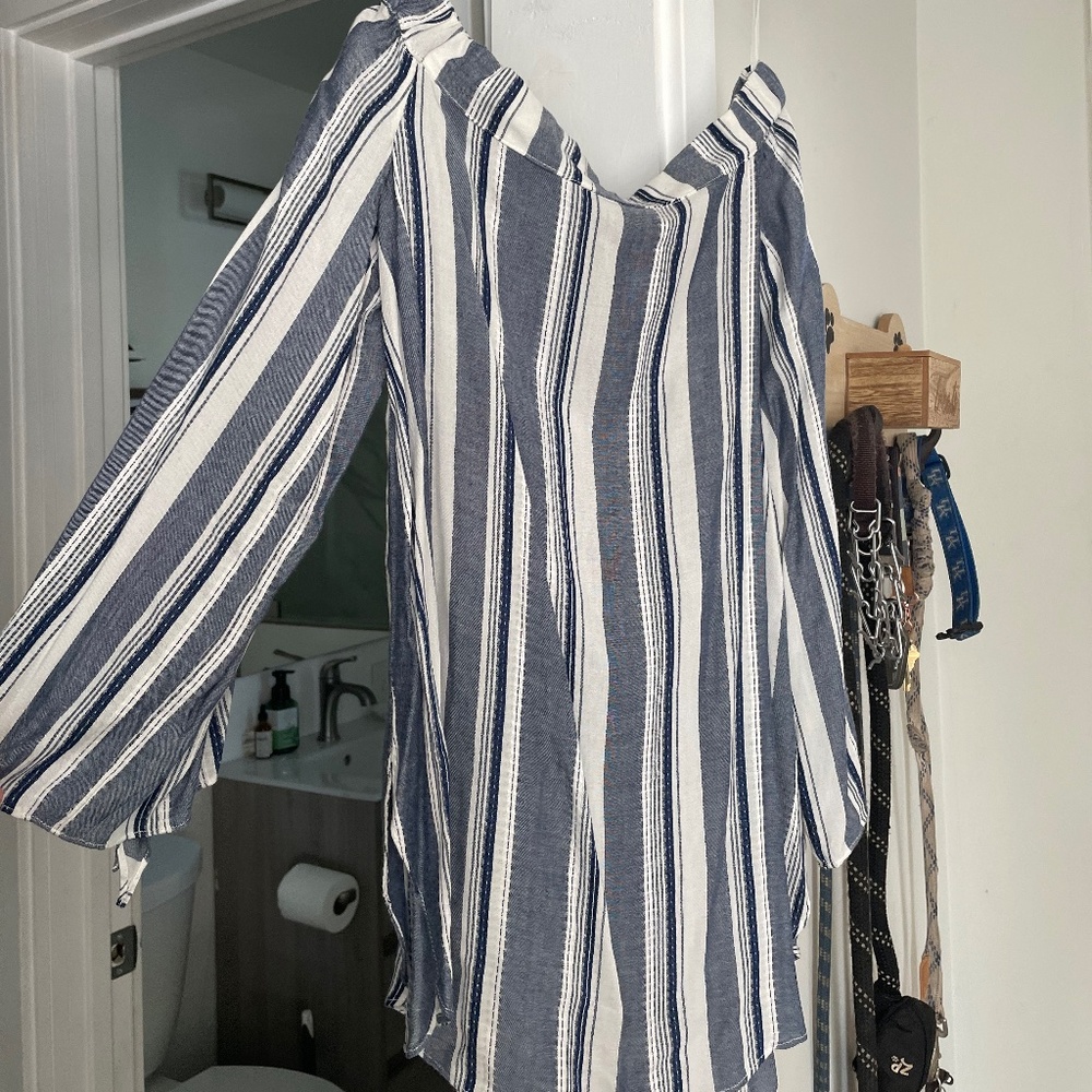 Off shoulder long sleeve blouse
